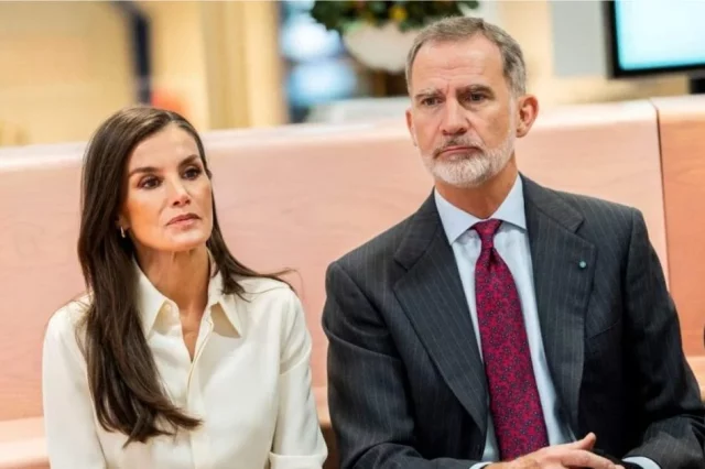 Por Qué Los Medios Oficiales De La Casa Real Ocultan Las Fotos De Letizia Y Felipe