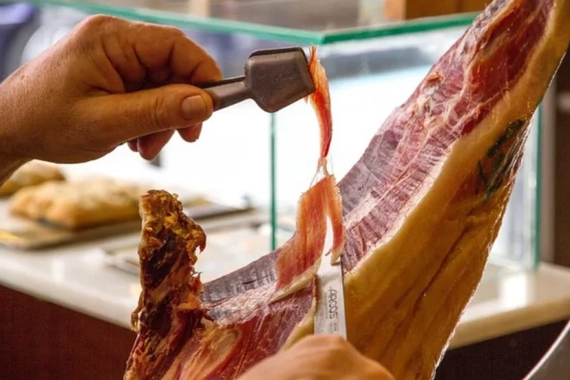 Que No Se Te Pase El Chollo De El Corte Inglés: Un Jamón Ibérico De Guijuelo Gran Reserva Por 50 Euros Menos