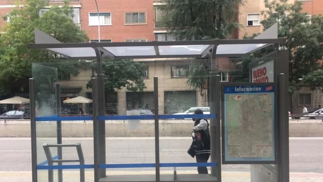 «¿Tenemos Que Soportar Esto?» Un Cartel En La Gran Vía Indigna A Los Madrileños