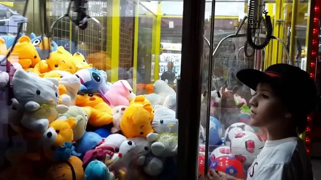 Un Impactante Vídeo Que Revela La Estafa Detrás De Las Máquinas De Peluches Y Sus Manipuladas Probabilidades