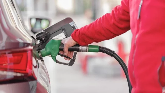 El Impuesto Al Diésel De Abril Encarecerá Aún Más El Precio De La Gasolina /Efe