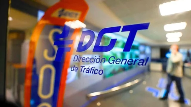 La Dgt Amenaza A Waze Y Google Maps Por Los Conductores Jóvenes