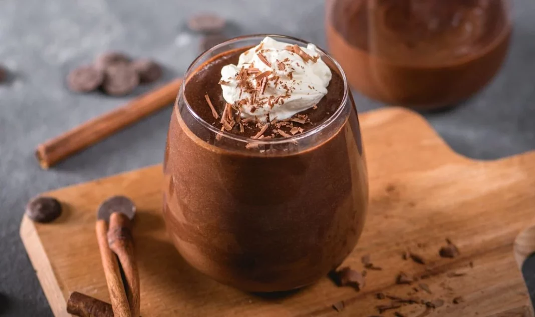 Disfruta de tu mousse de chocolate con leche