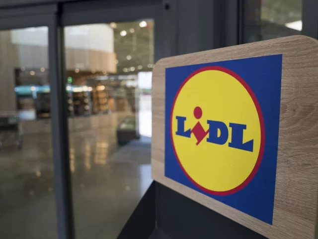 El Regalo Perfecto Para Reyes Existe: Lidl Lanza Un Espejo Led Profesional A Precio De Ganga