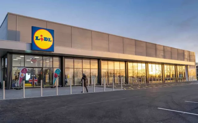 Colas En Lidl Por Una Oferta Por Tiempo Limitado En El Robot De Cocina Kenwood