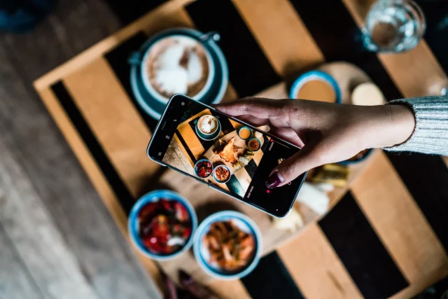 «Cobramos En Dinero, No Es Historias»: Los Restaurantes Se Cansan De Las Peticiones Gratis De Los Influencers