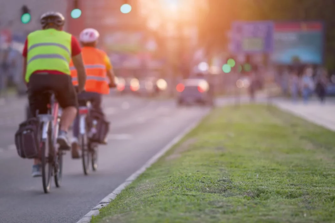 La distancia mínima: una regla fundamental para la seguridad de los ciclistas