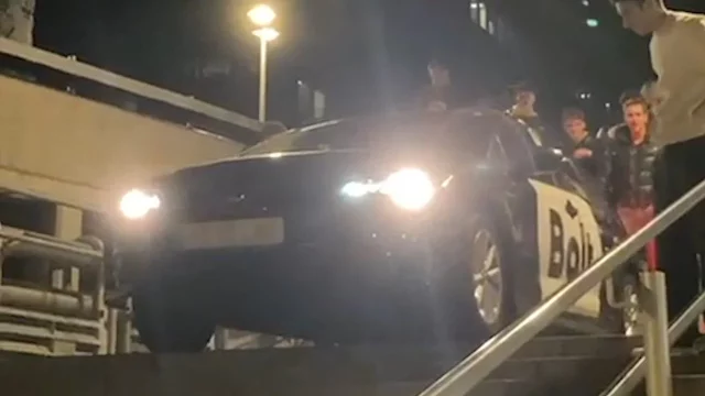 ¿Qué Hace Este Bolt Bajando Por Las Escaleras En Medio De Madrid?