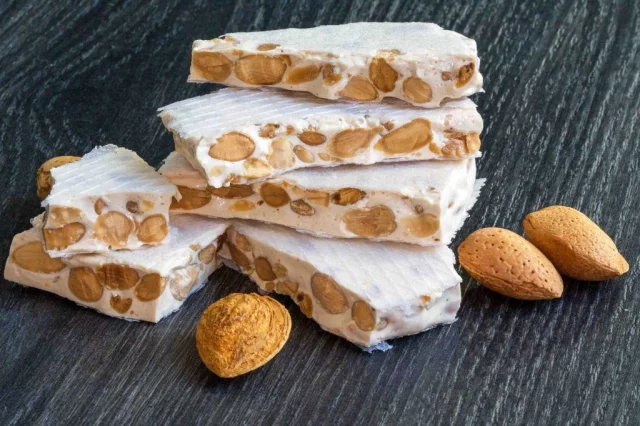 Sabor A Navidad Con Esta Receta Clásica De Turrón De Almendra