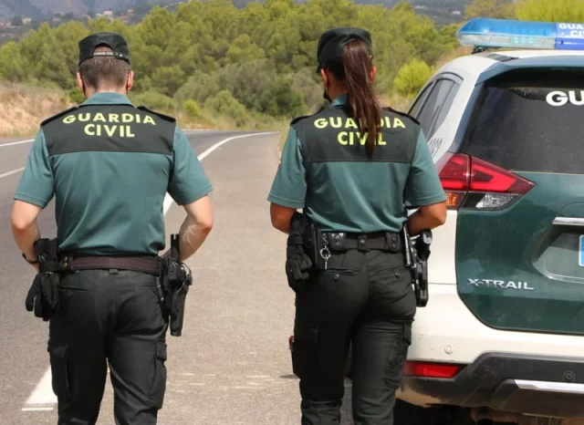 Un ‘Tiktoker’ Americano Se Burla Del Tricornio De La Guardia Civil Y Los Españoles Responden