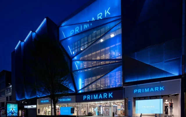 Colas Infinitas En Primark Por Estos Vaqueros De Menos De 20 Euros Que Lleva Paula Echevarría