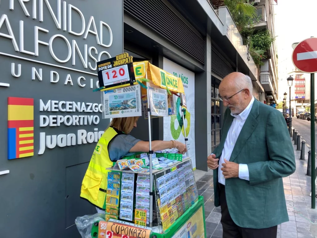 Europapress 4588322 Juan Roig Compra Cupones Once