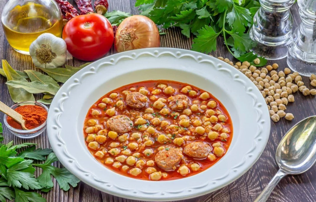 Garbanzos con chorizo ​​y jamón: listo en minutos