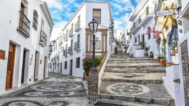 Los Pueblos Más Bonitos De Andalucía: De Carmona En Sevilla A Ronda En Málaga