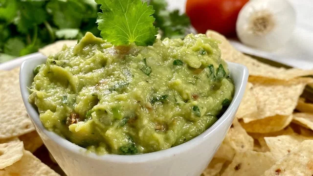 Prepara Un Guacamole Perfecto En Solo 20 Minutos Con Estos Ingredientes Básicos