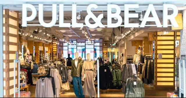 Pull&Amp;Bear Tiene Los Pantalones Color Caqui De Menos De 20 Euros Para Llevar El Estilo De Sonsoles Ónega