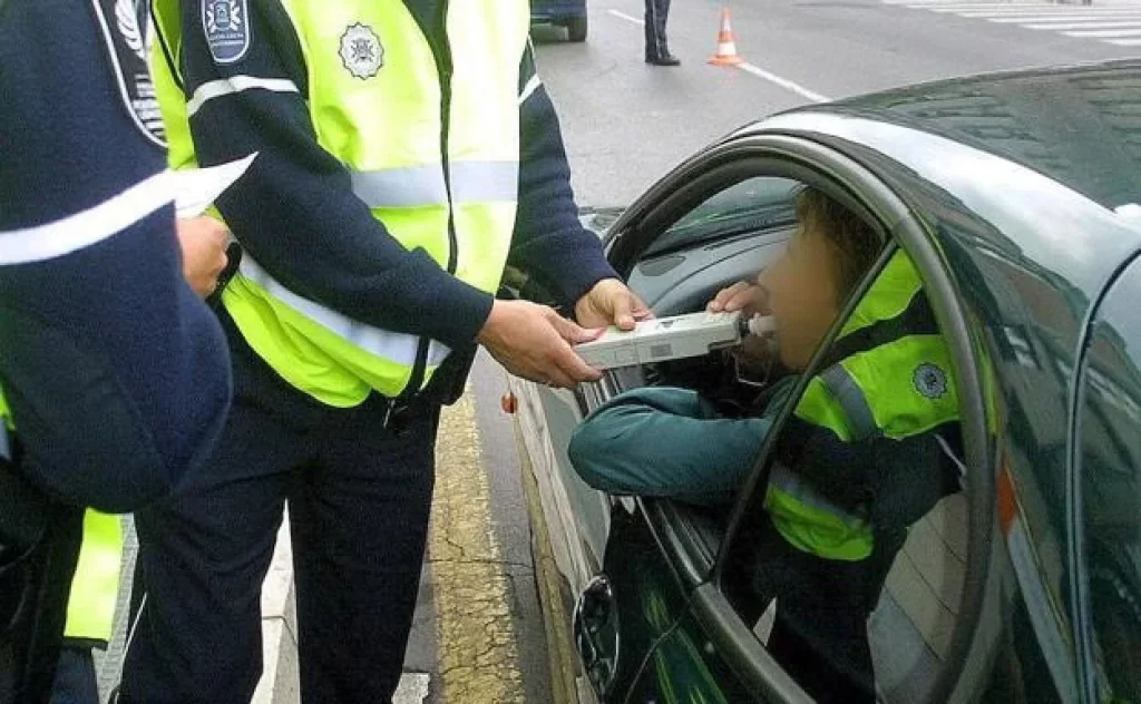 Tecnología De Aproximación: Cómo Funcionan Los Nuevos Alcoholímetros De La Guardia Civil