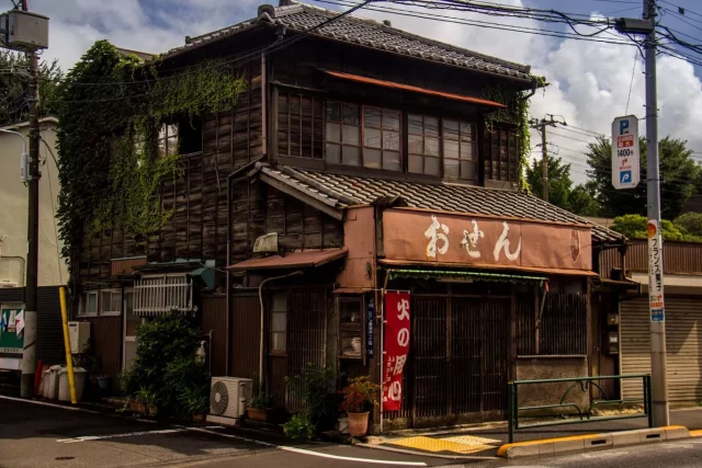 Un Youtuber Compra Una Casa En Japón Y Encuentra Una Habitación Secreta Llena De Tesoros