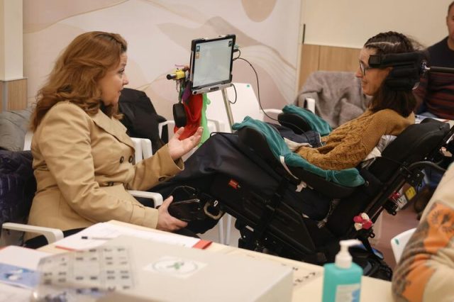 Arranca La Escuela De Cuidadores Para Pacientes Con Ela En Hospital Isabel Zendal Con Formación Para Familiares