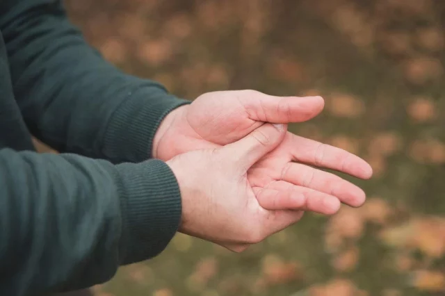 ¿Te Pica La Mano? Tiene Un Significado Diferente Si Es La Derecha O La Izquierda