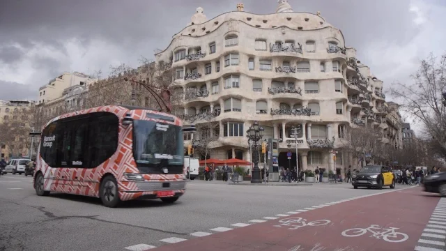 Barcelona Da Un Paso Hacia El Futuro: Así Es El Minibús Autónomo Sin Conductor