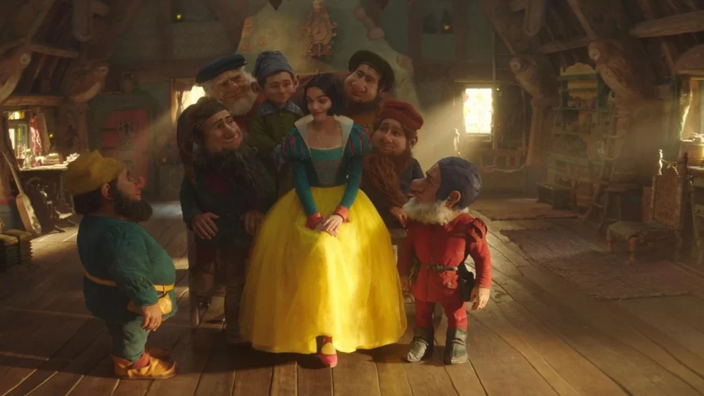 Blancanieves (Rachel Zegler) Con Los Enanitos En La Película Live Action De Disney