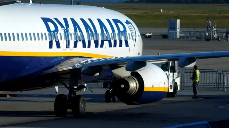 Un Avión De Ryanair A Punto De Despegar Fuente: Efe