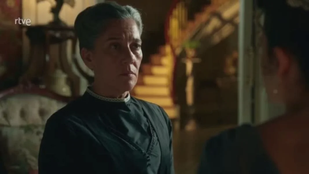 Petra y Santos en batalla por Ana  